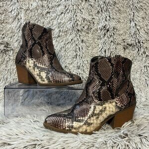 SUGAR Womens Beige Snakeskin Western Tarah‎ Almond Toe Block Heel Booties 7 M